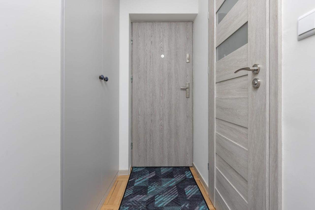 Cozy And Comfortable Wola Apartment By Noclegi Renters Warsaw Exterior photo